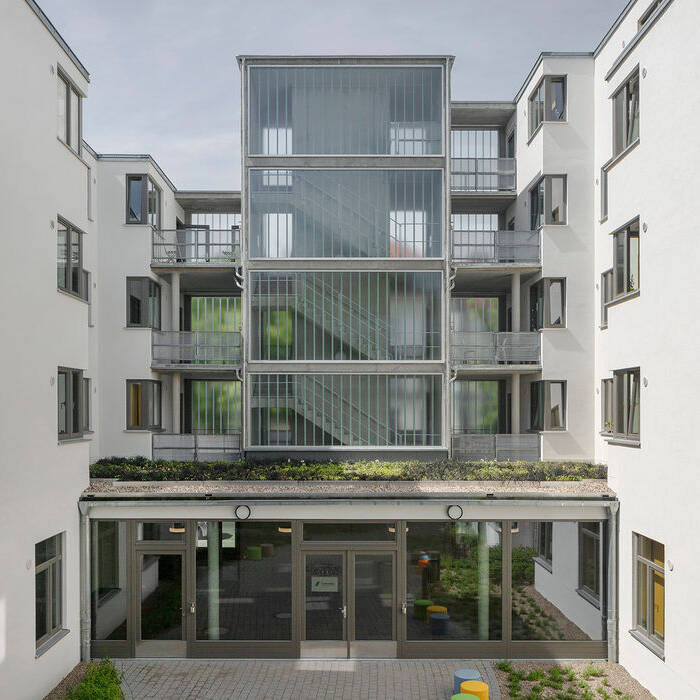 AMR3_5841_15_700pixel