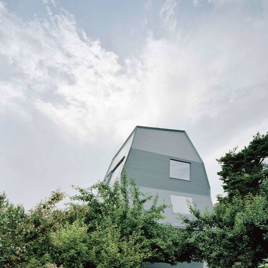 AMUNT_064_JustK_100604002_15_700pixelKo8LravB5B2cc