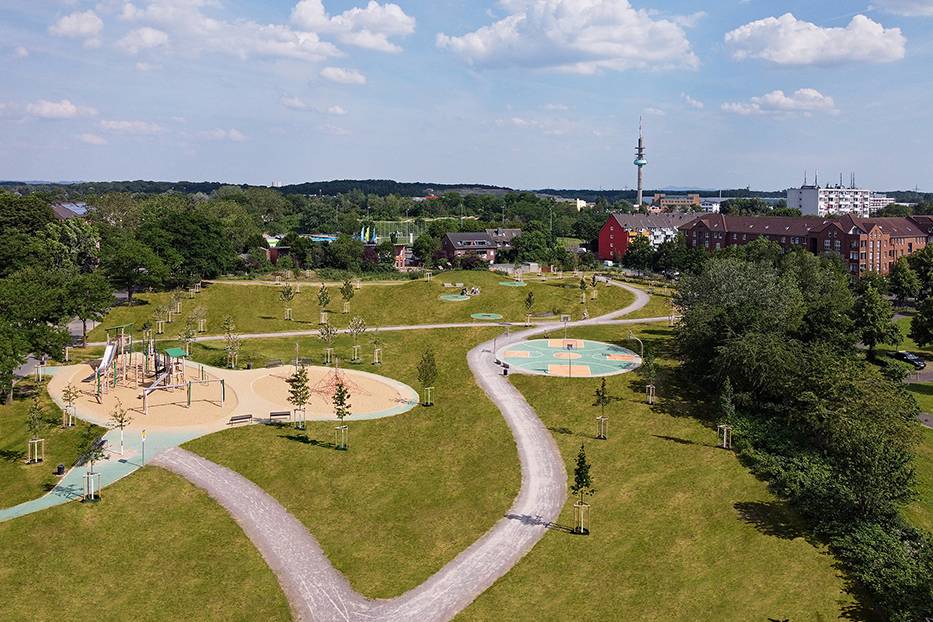 AWK-21-06-Guido-Erbring-69_RET_O-A2_15_700pixel