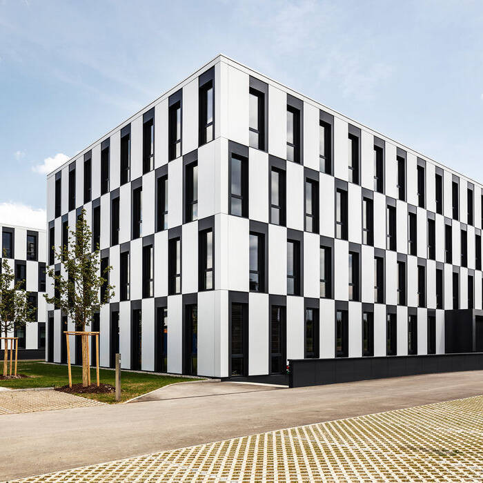 A_BA13-15-PA35_Prod-und-Verwaltungsgeba-ude-11d-Perspektive-NordOst-B_15_700pixel