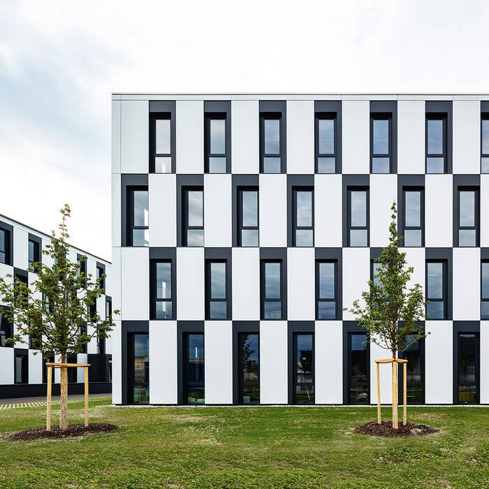 A_BA13-15-PA35_Prod-und-Verwaltungsgeba-ude-13b-Frontal_15_700pixel