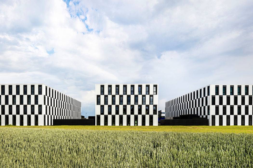 A_BA13-15-PA35_Prod-und-Verwaltungsgeba-ude-21b-Ru-ckseite-Frontal_19_700pixel