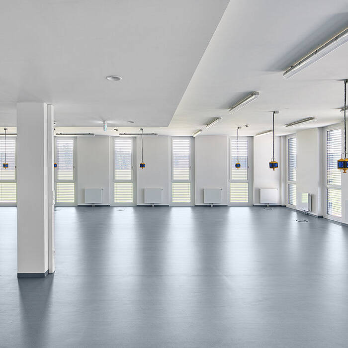 A_BA13-15-PA35_Prod-und-Verwaltungsgeba-ude-37-Innenperspektive-Produktionsraum01_10_700pixel