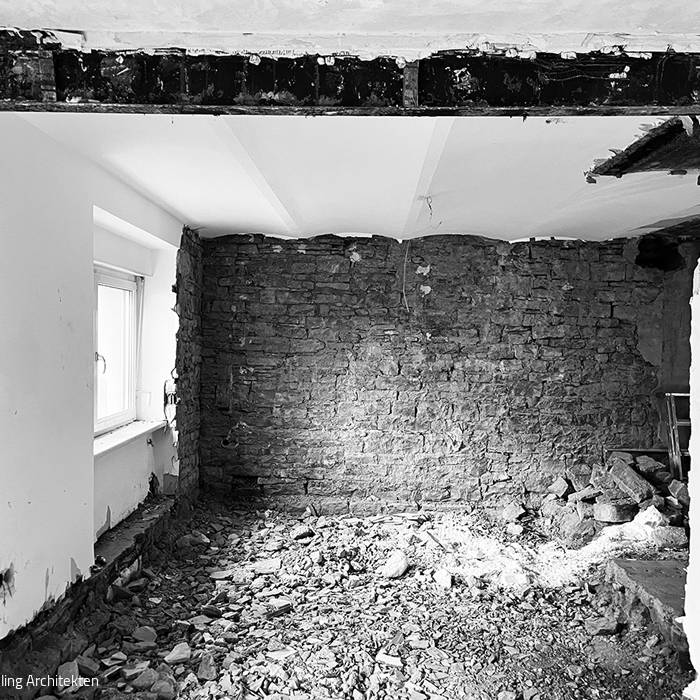 Abbruch_Trennwand-zw-Wohnen-und-ku-nftig-Essen-Kochen_sw_10_700pixelg6TIfLORdKSVj