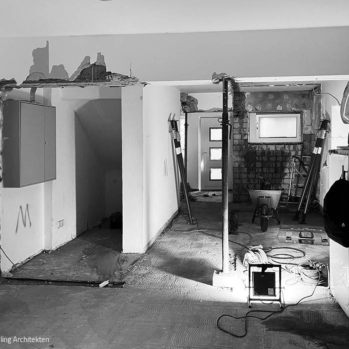 Abriss_U-bergang_Wohnen-zur-Ku-che-und-Eingang_sw_10_700pixelBX0r0WD5KxCsV