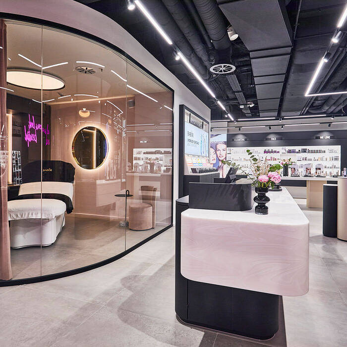 BABOR_BrandStore_Hamburg_Theke_1_15_700pixel