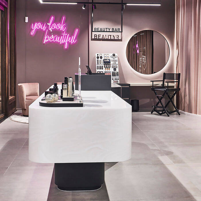 BABOR_BrandStore_Hamburg_Theke_2_15_700pixel