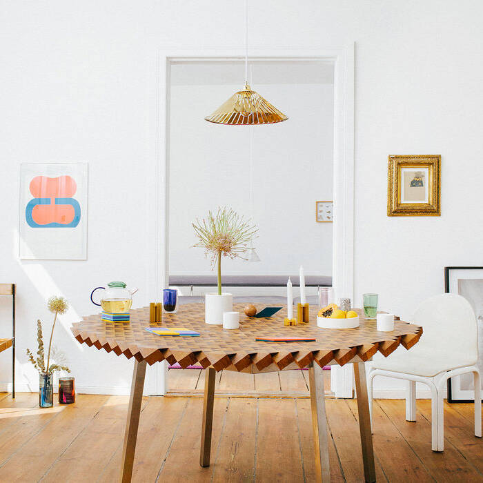 BRING-BERLIN-HOME-dining-scene-with-PROPELLER-lampshade_15_700pixel