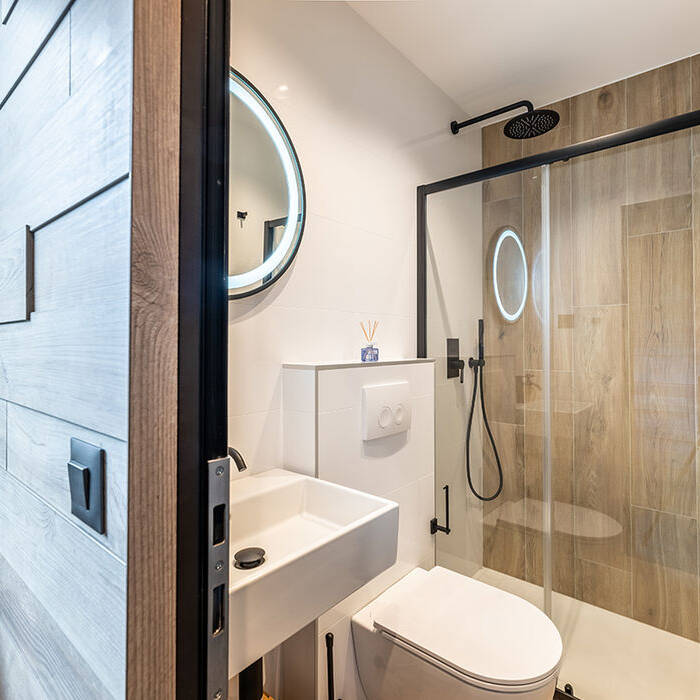 Bad2_10_700pixelr8xssqUbKcj3v