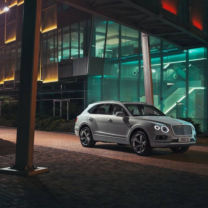 Bentley-Bentayga-Hybrid-09_19_700pixel