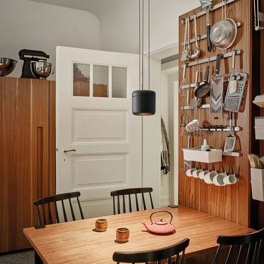 CAVITY_Suspension_L_black_SERIEN_APT-A_2022_0413_V1_OB_CMYK_300dp_A4i_10_700pixel