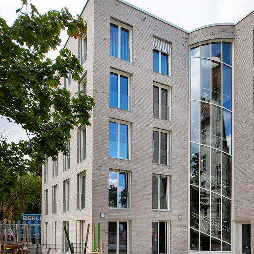 CreditsBy_HannsJoosten_LUX_glass_10_700pixel