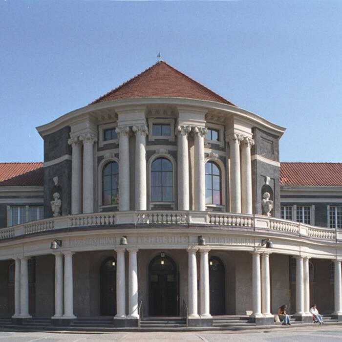 DFZ-UniHH-aussen_10_700pixel