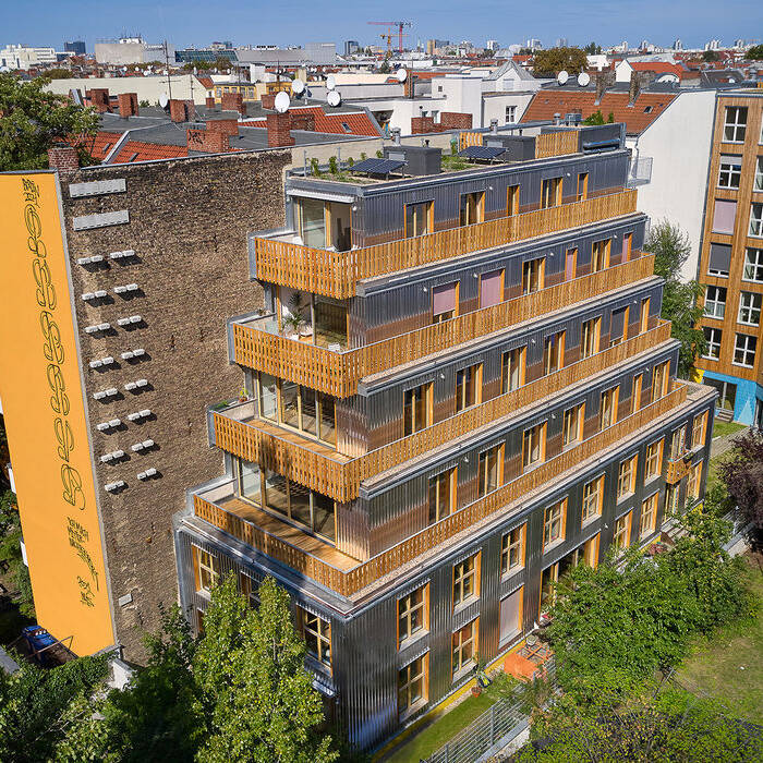 DJI_0826_bird-s-eye-view-garden-house_15_700pixel