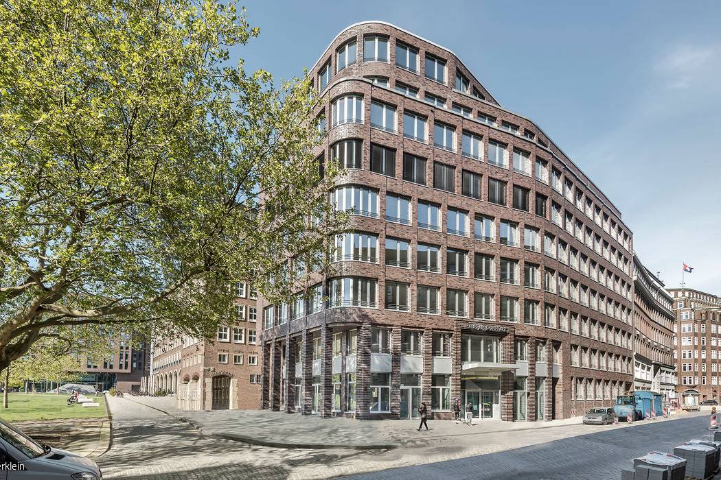 Cathedral Square – View from the southwest (without building on right) – 19,700 pixels