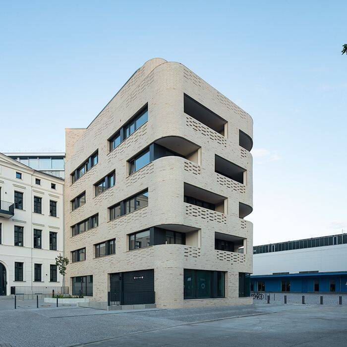 EP03904-0021_10_700pixel