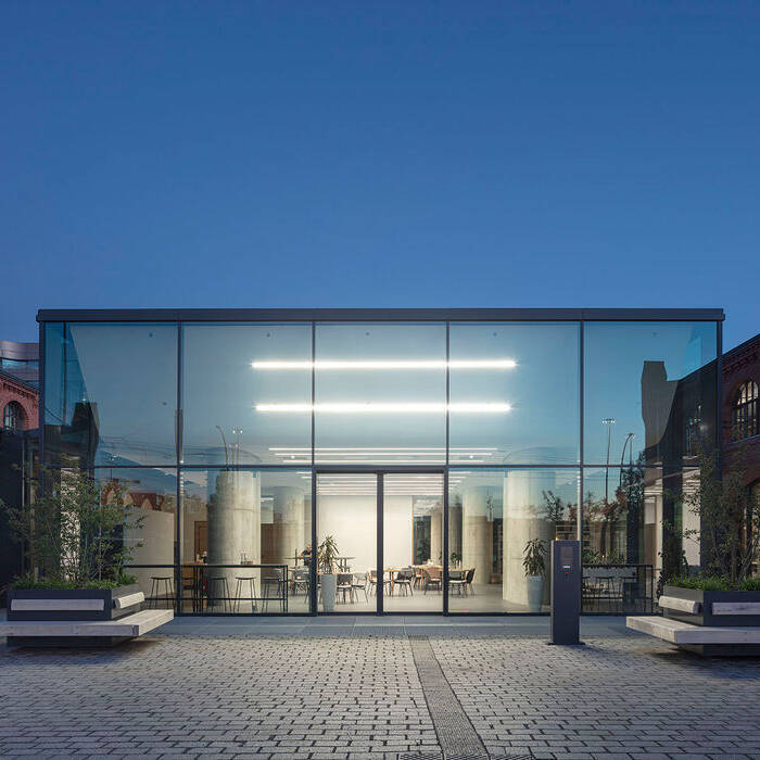 EP04219-0098_700pixel