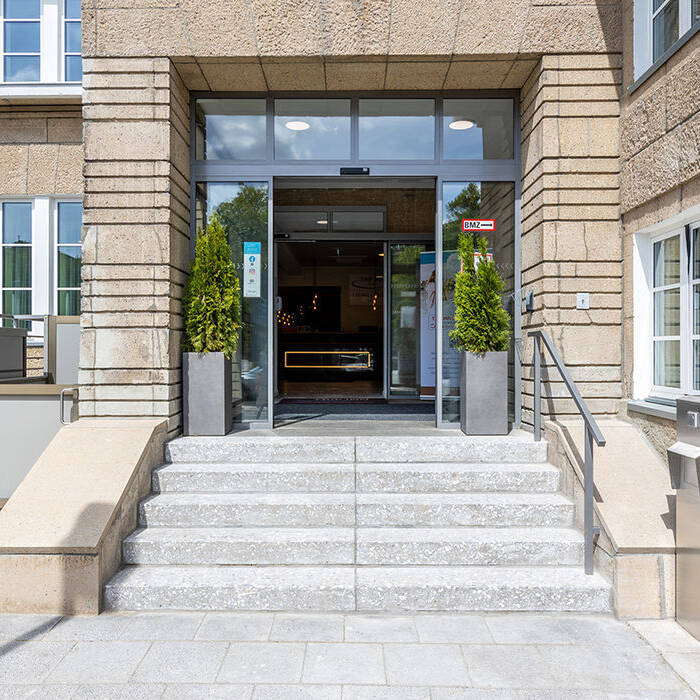 Eingang_10_700pixelufqQDCrKHtbdB