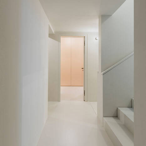 FBruegg_Attic_5480_Flur_10_700pixel