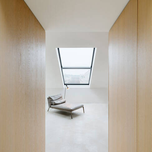 FBruegg_Attic_5704_Holzwa-nde_10_700pixel