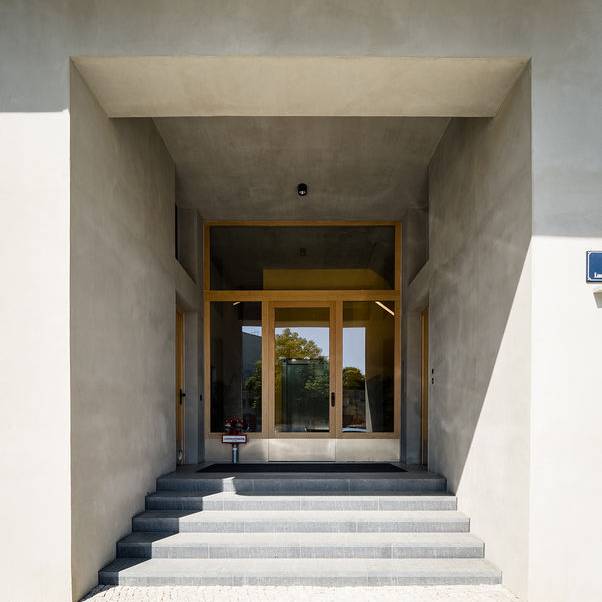 FO-LUCK-EINGANG-FRONTAL-FOTO-LT_10_700pixel