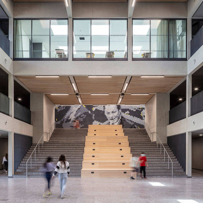 Foyer_15_700pixelYmQAd1mYc6pyl