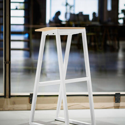 FrommeBlum-Sweet-Work-Stehhocker-Ahorn-Schneeweiss-1010251_10_700pixel