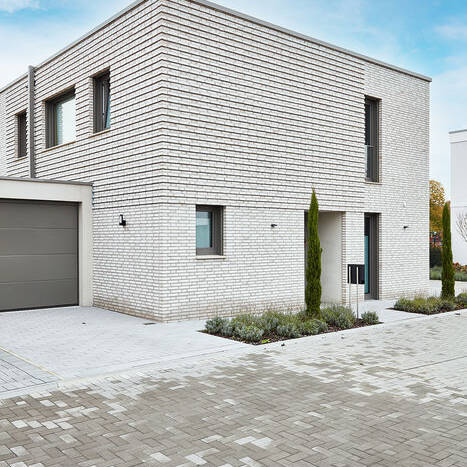 Front_01_10_700pixel