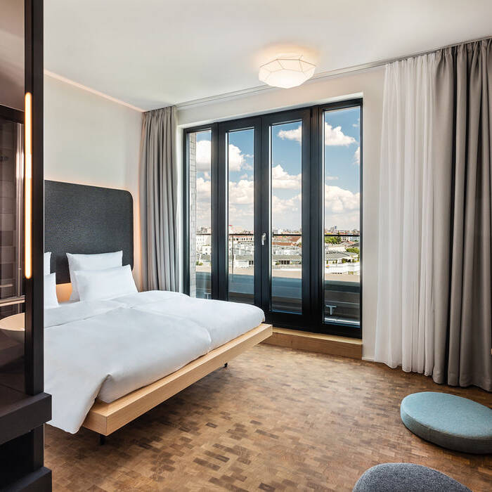 Gaijin-01-Room_15_700pixel