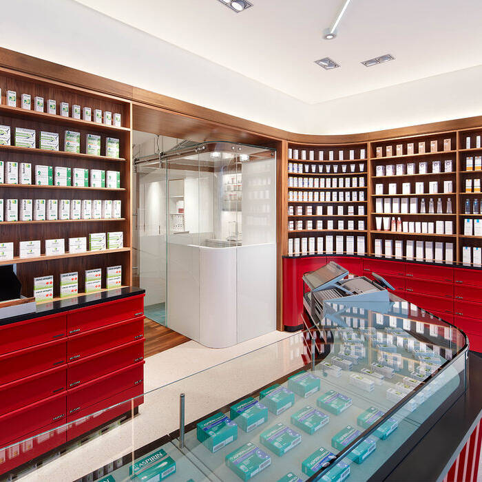 Germania-Apotheke-Offizin-Durchgang-Sichtwahl_15_700pixel