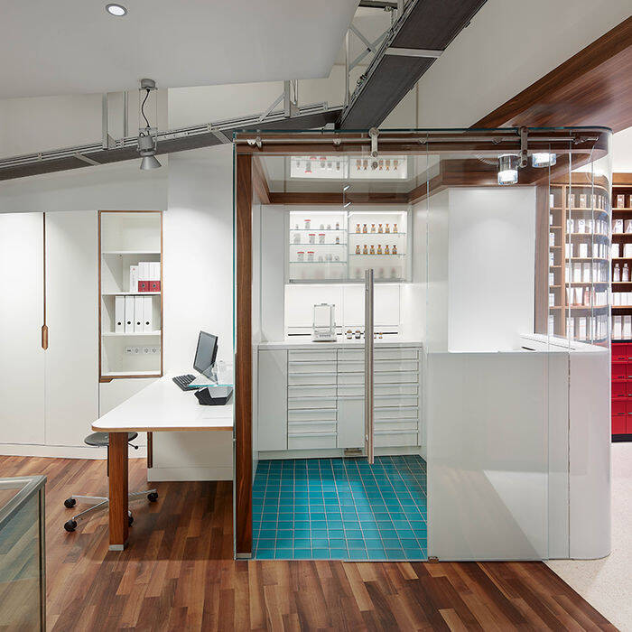 Germania-Apotheke-Rezeptur-Fo-rdertechnik_10_700pixel