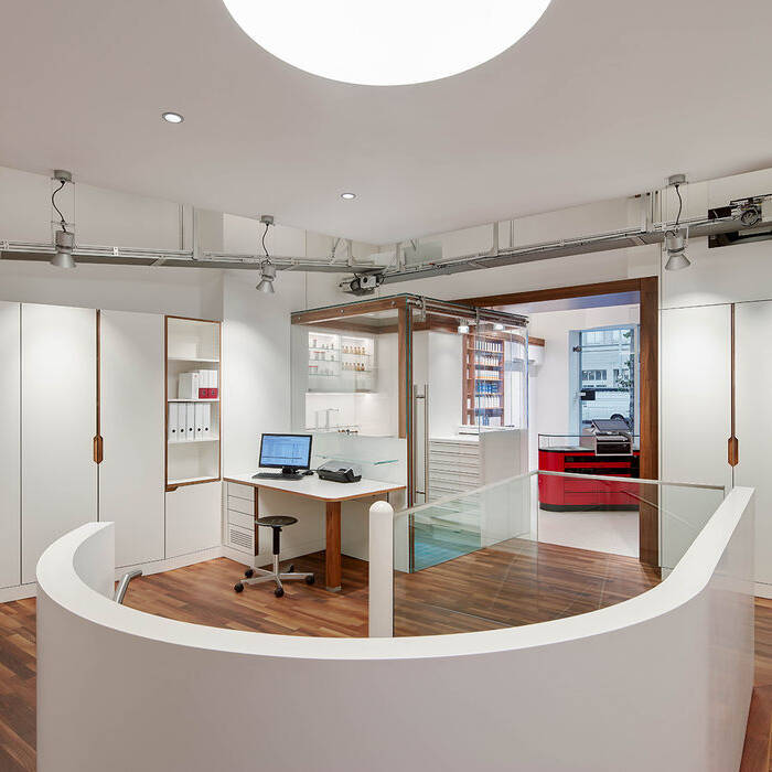 Germania-Apotheke-mittlerer-Arbeitsbereich_15_700pixel