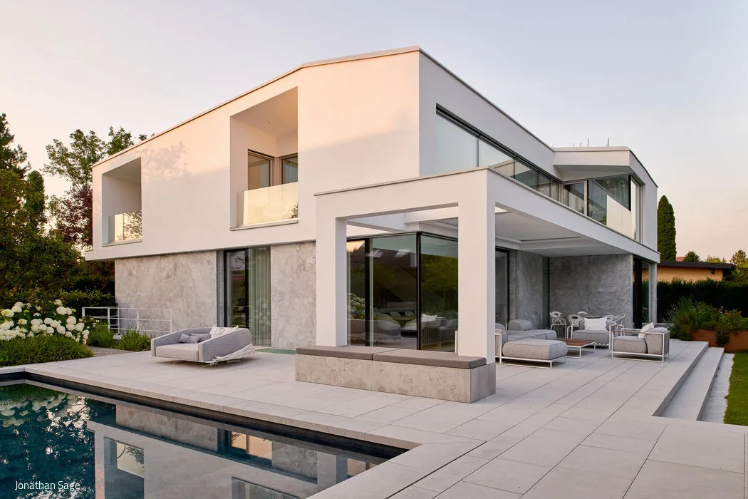 Haus-L_04_Ansicht-suedwest-mit-Pool_quer_700pixel