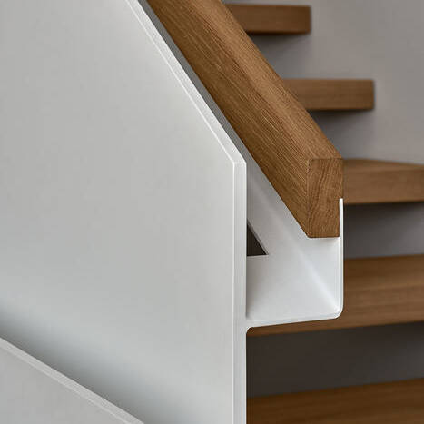 Haus-L_12-Treppe-Detail-Handlauf_10_700pixel