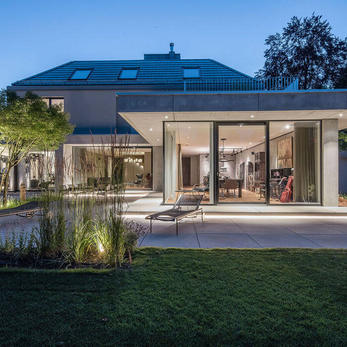 Haus-M_Abendstimmung-Garten_15_700pixel