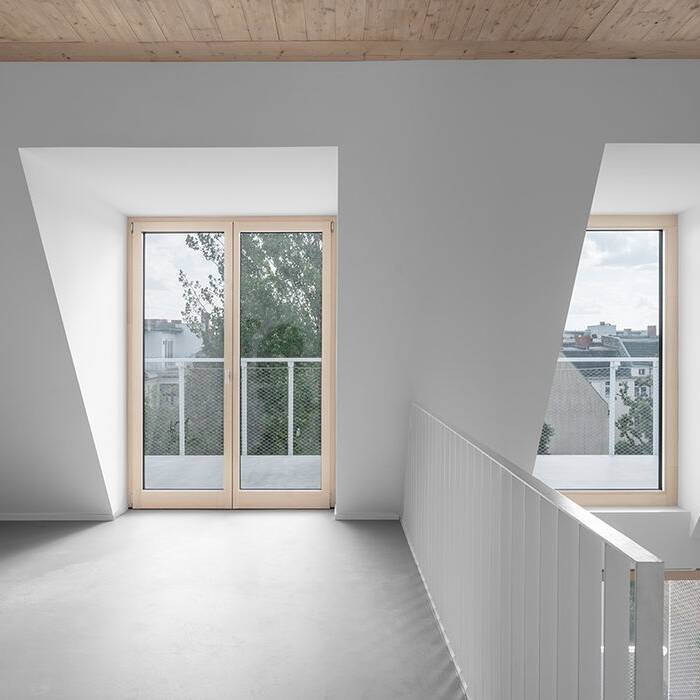 Holz-Aluminium-Fenster-Maisonette-Wohnung-Eisberg-rundzwei-Architekten-Berlin-Foto-Gui-Rebelo-WHS66_080_15_700pixel