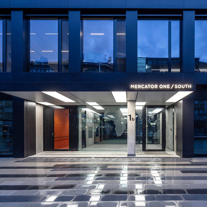 JH3018-180_15_15_700pixel0F4cmkO8nWKzI