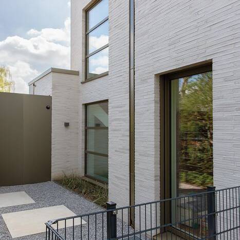 JVVM9372-ret_10_700pixel