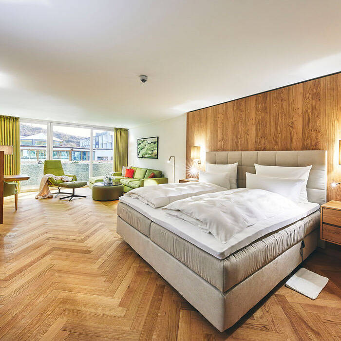 Junior-Suite-Sorpehaus-Ruhelage-Garten-C-Romantik-Wellnesshotel-Deimann_Bjo-rn-Lu-lf-13-_15_700pixel