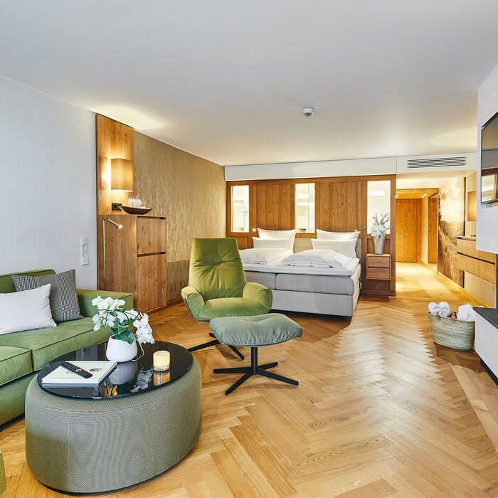 Junior-Suite-Sorpehaus-Ruhelage-Garten-C-Romantik-Wellnesshotel-Deimann_Bjo-rn-Lu-lf-2-_19_700pixel