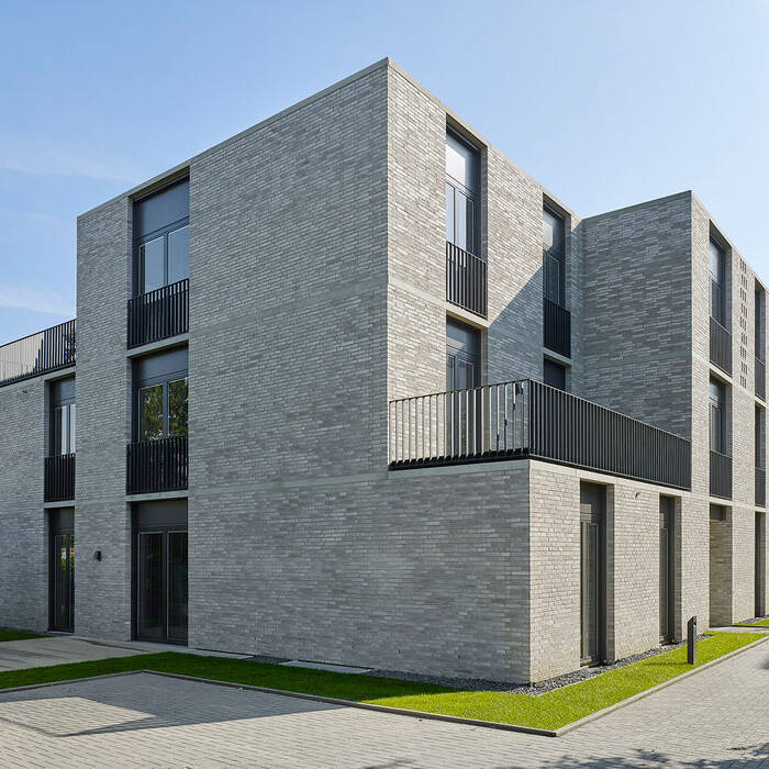 LR3109-02_15_700pixel