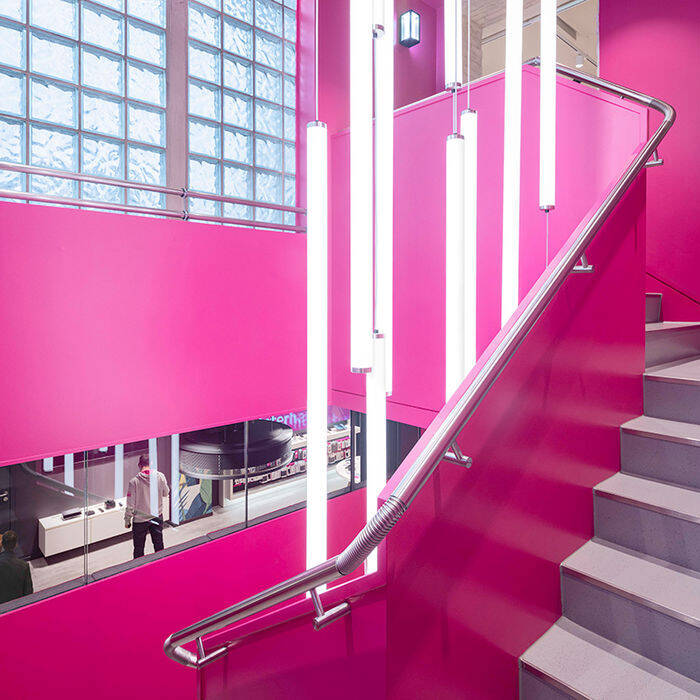 Lepel-Telekom-Flagship-Store-Ko-ln-Treppenhaus_10_700pixel