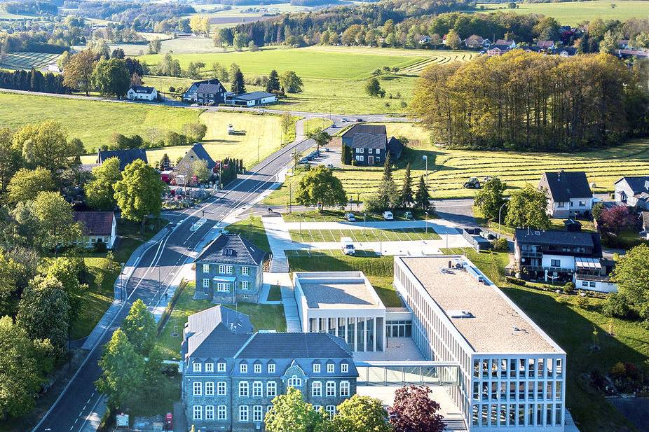 Luftbild-_Bu-rgerdorf-am-Alsberg_-_15_700pixel