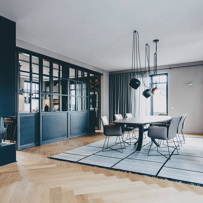 MINTERIOR_VILLA-B-HEILBRONN_Essbereich-mit-Kamin-_x_15_700pixel