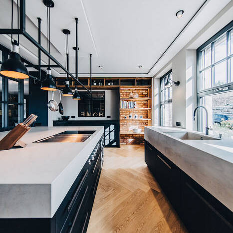 MINTERIOR_VILLA-B-HEILBRONN_Ku-che-EG_Sicht-Richtung-Dekowand_10_700pixel