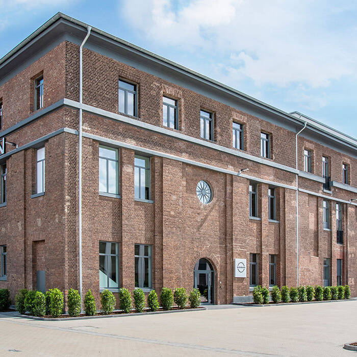 Nissan_003_10_700pixel