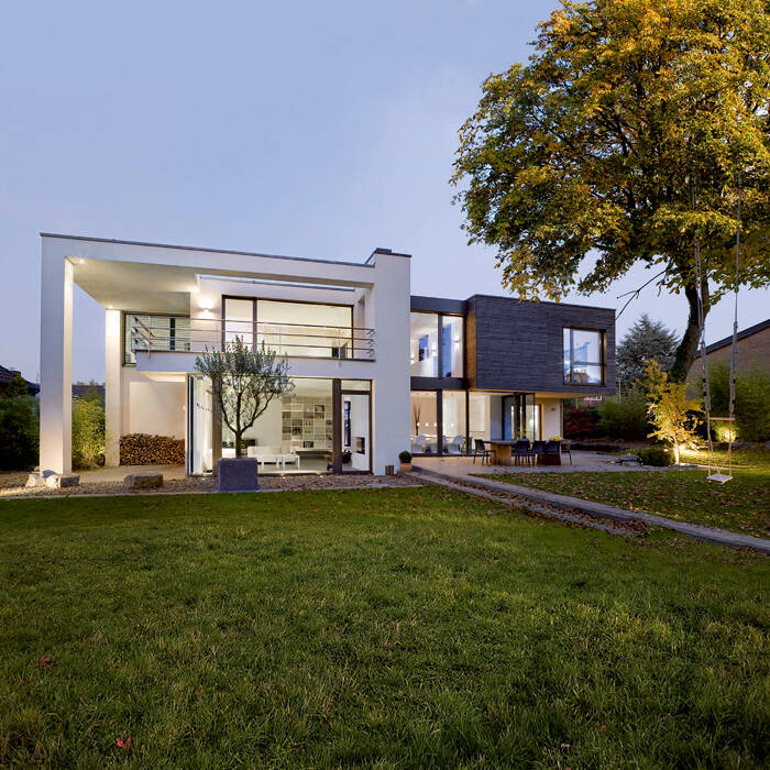 weiß und weiß – Objekt_EFH_heroal1red_700px