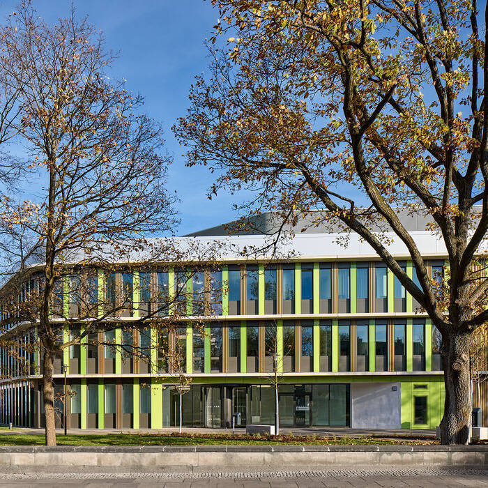 PK1026-065_19_700pixelvCQMLP3TRXr2n