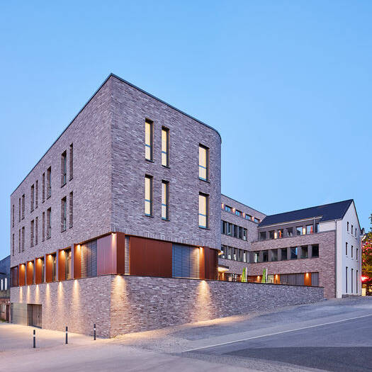 PK1075-185_10_700pixel