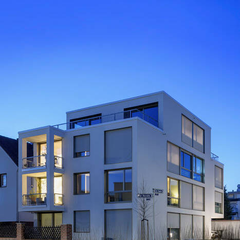 Photo-2-vertikal-web-jpg_10_700pixel